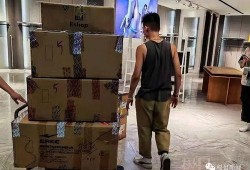 网友爆料抢鞋视频,网友现场直播惊心动魄抢购瞬间